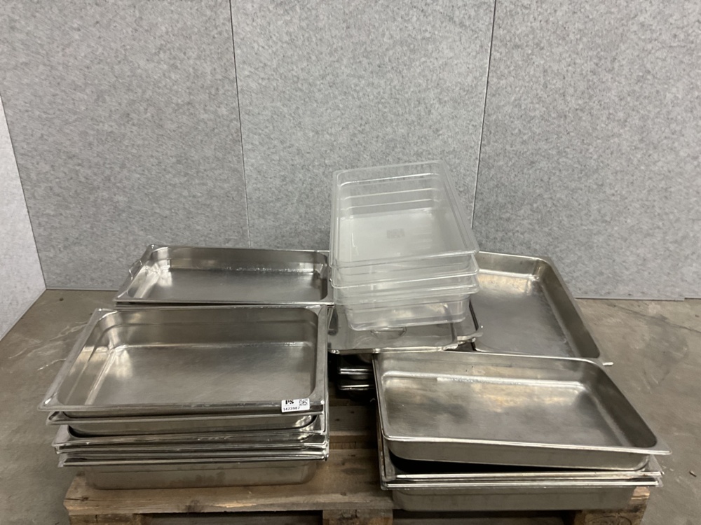 1473987-1 Party with canteens