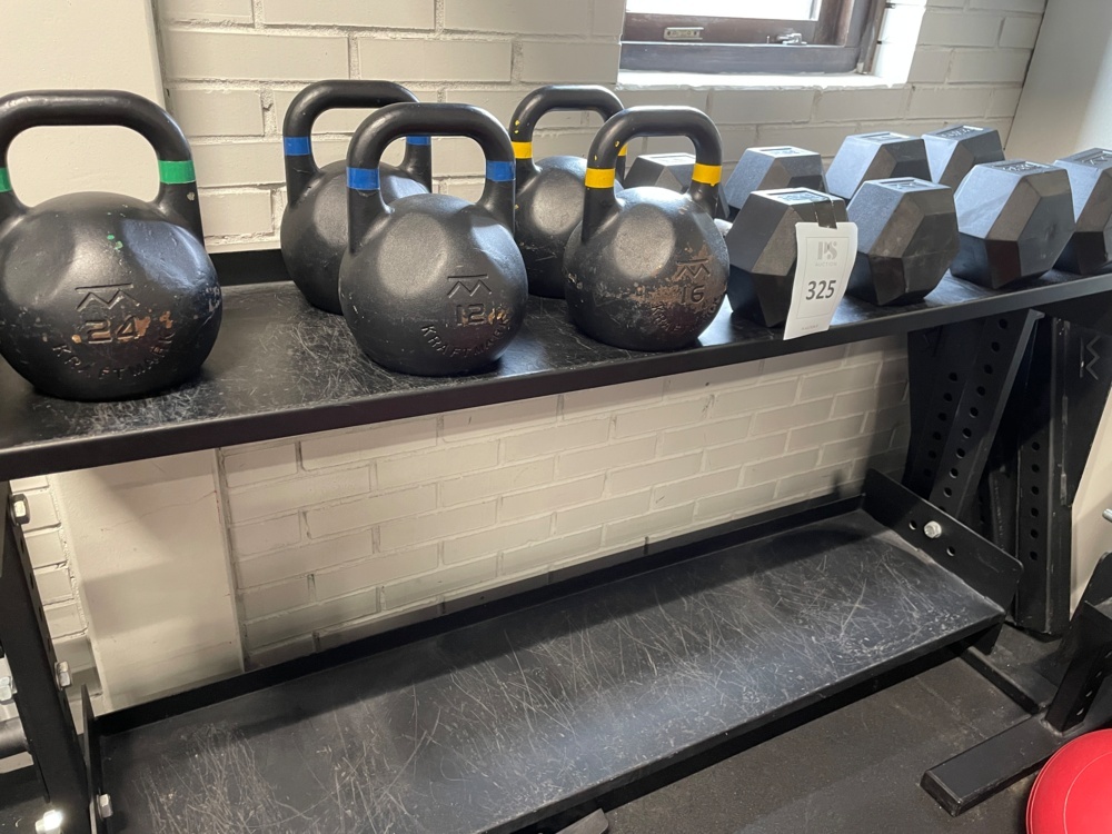1590325-1 Set with Kettlebell and dumbell dumbbells