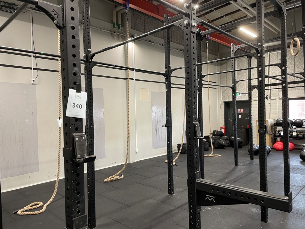 1590340-1 TRAINING RIG WITH LOTS OF PARTS