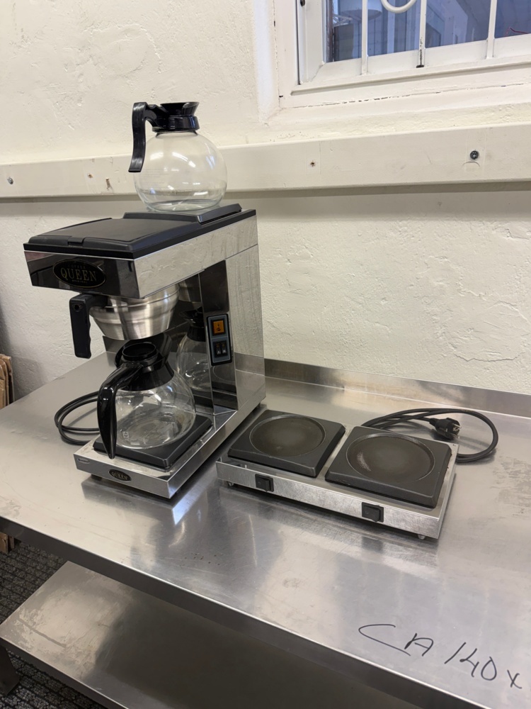 1141810-1 Coffee maker and a double hotplate.