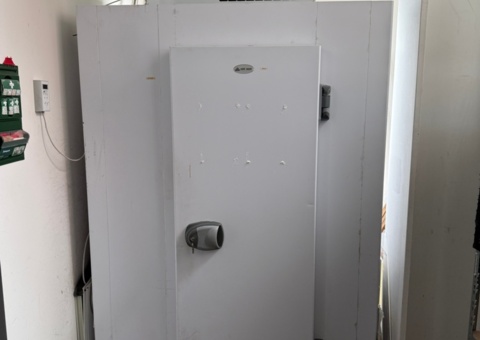 Cold room with shelving system - Cold Mark, dismantled.