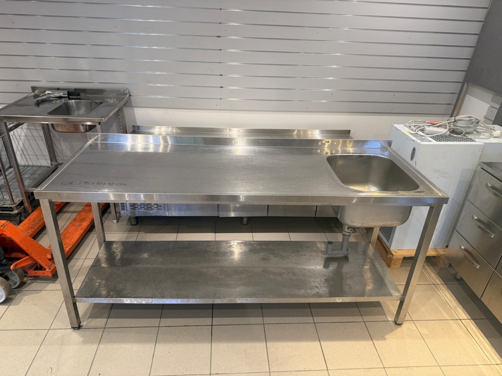 1141798-2 Sink with large bowl, lower shelf and folded back edge. Approx. 195x70x90 cm