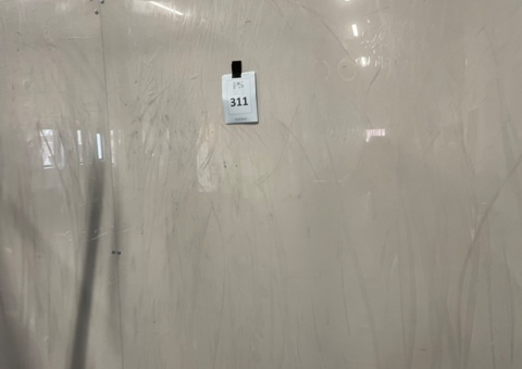 Plexiglas skivor 2,05 x 1,25, 16 st på väggar