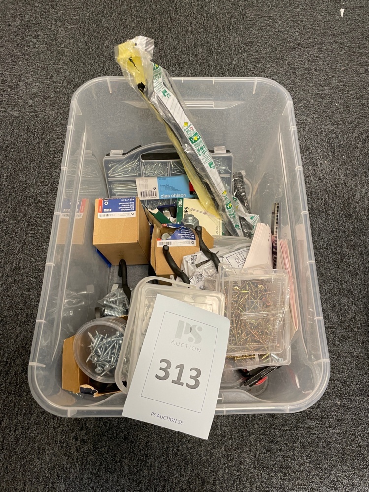 1590313-1 Box with miscellaneous items