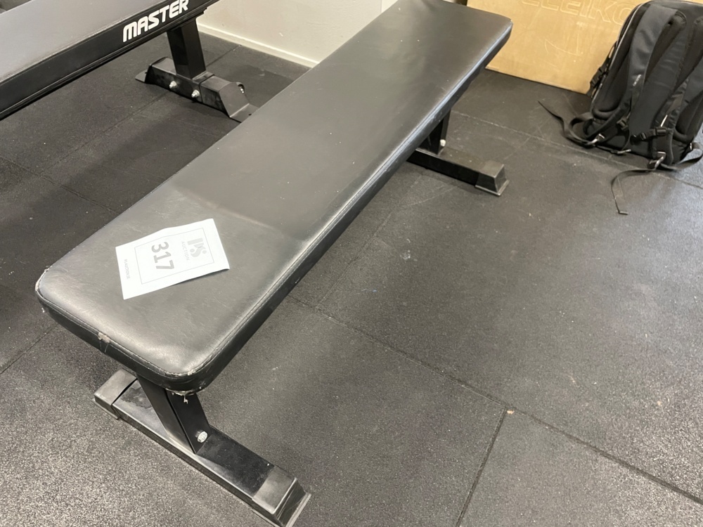 1590317-1 Exercise bench