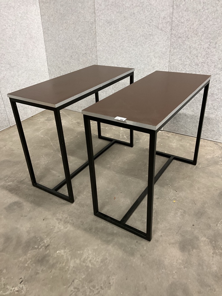 1473990-1 2 pcs. side tables