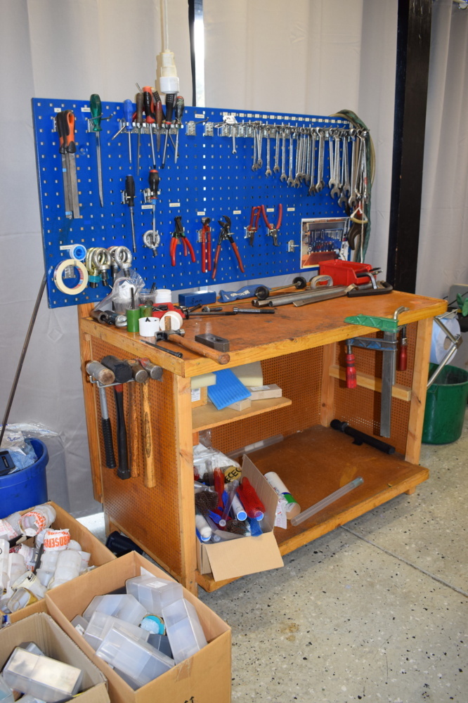 1452829-1 Workbench with tool board