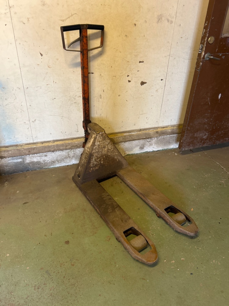 1497739-1 Pallet truck - BT L 2000