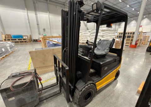 Electric counterbalanced forklift - STILL R60-25