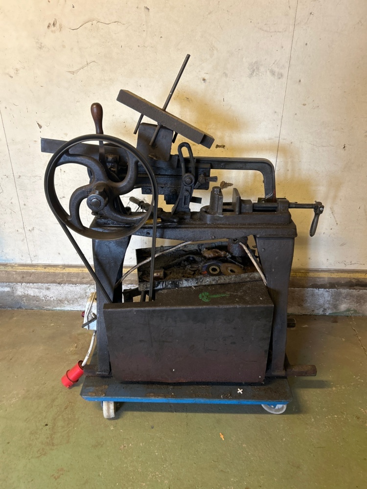 1497736-1 Older cold saw