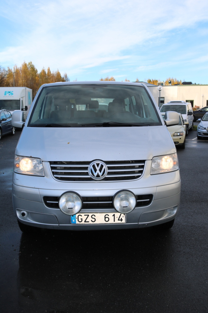 1515239-3 Volkswagen Caravelle 2.5 TDI DPF 10v Automatisk. 2008