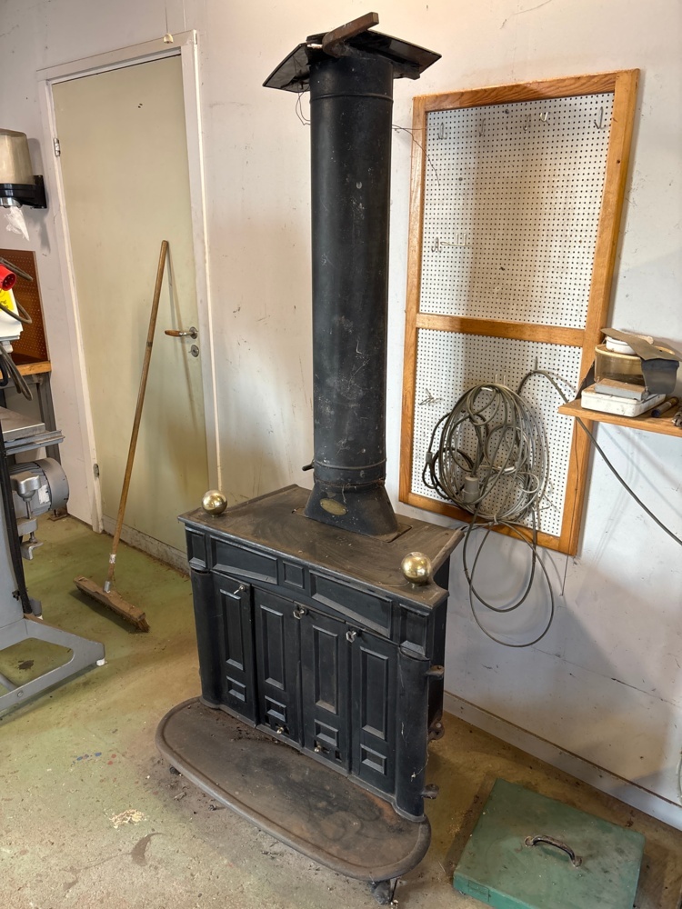 1497733-2 Cast Iron Stove - Benjamin Franklin