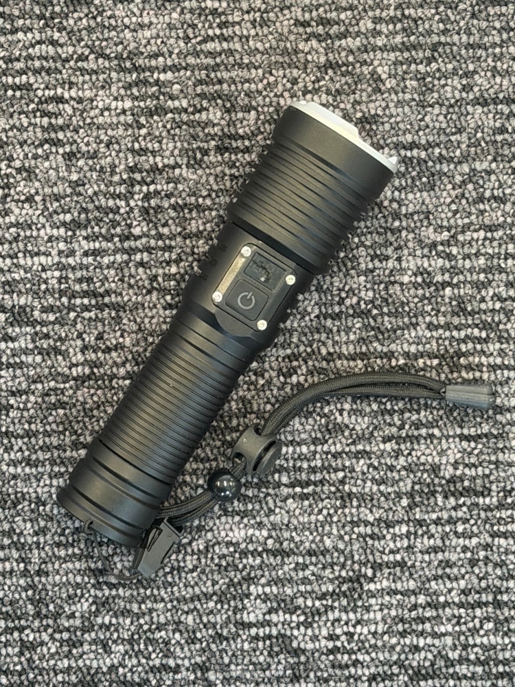1591470-1 3 pcs Flashlights 1500 lumens with built-in Powerbank 5000mAh - Free shipping