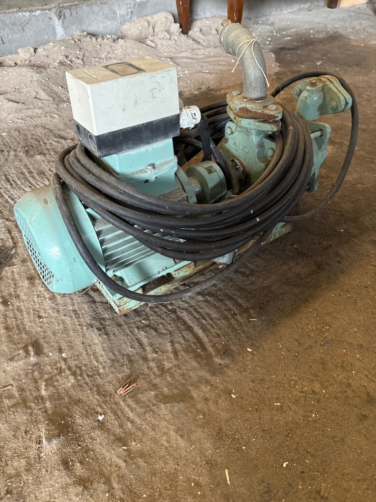 1497743-1 Water pump