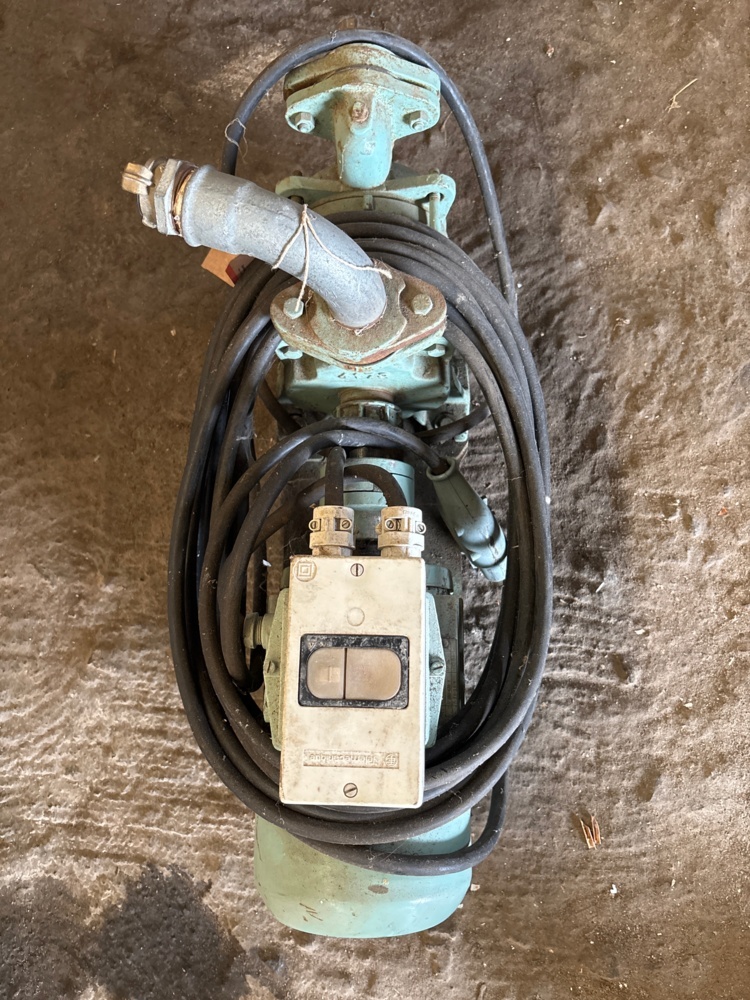 1497743-2 Water pump