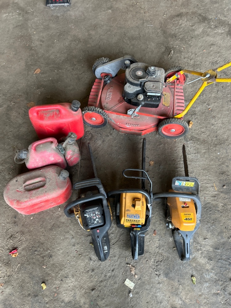 1497763-1 Collection of garden machinery and chainsaws - Klippo, Partner, etc.