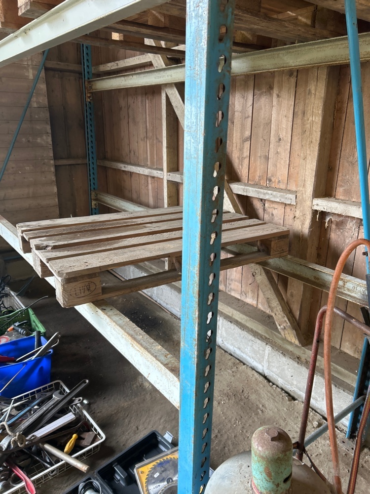 1497762-2 Pallet rack