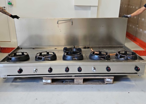 Gas wok with 6 burners and splash plate - Casta CC/06B works