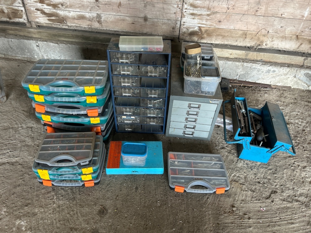 1497757-1 Tools, fasteners and various workshop accessories