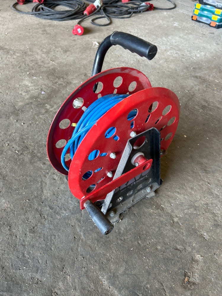 1497756-2 Hose reel