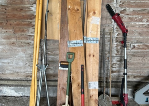 Collection of tools, equipment and pallet collars