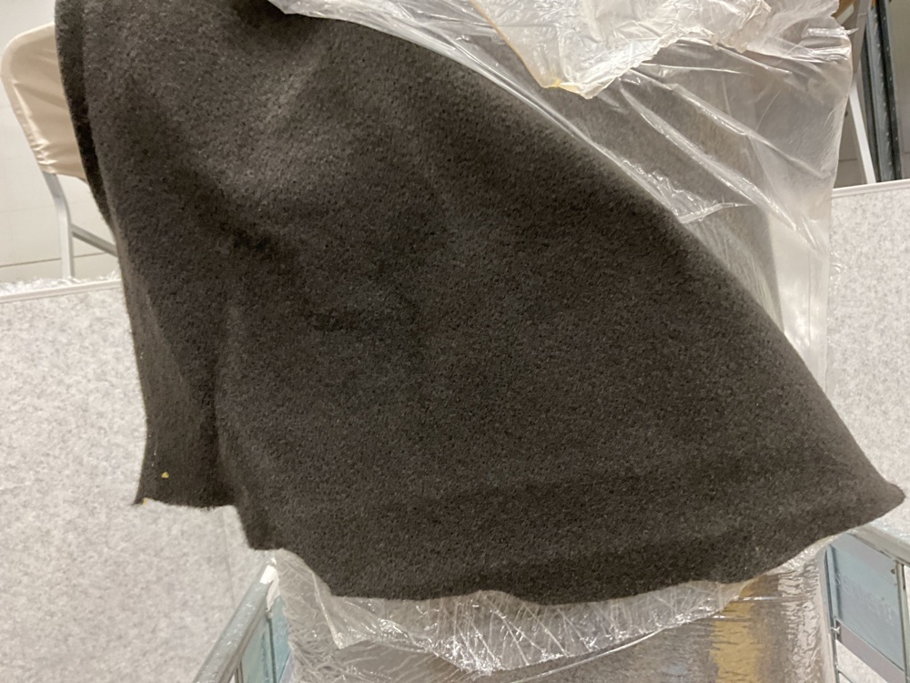 1473996-2 Black felt cloth on a roll