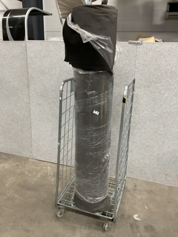 1473996-3 Svart filtduk på rulle