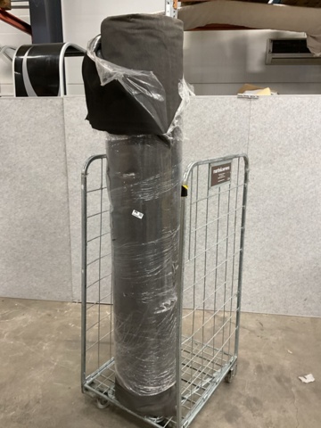 1473996-4 Svart filtduk på rulle