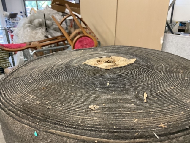 1473996-8 Svart filtduk på rulle