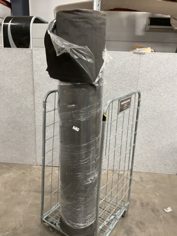 1473996-10 Svart filtduk på rulle