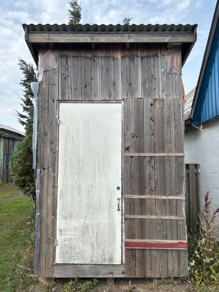 1497765-2 Custom-built game refrigerator - Frigadon