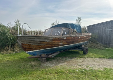 Wooden boat (Repair item)