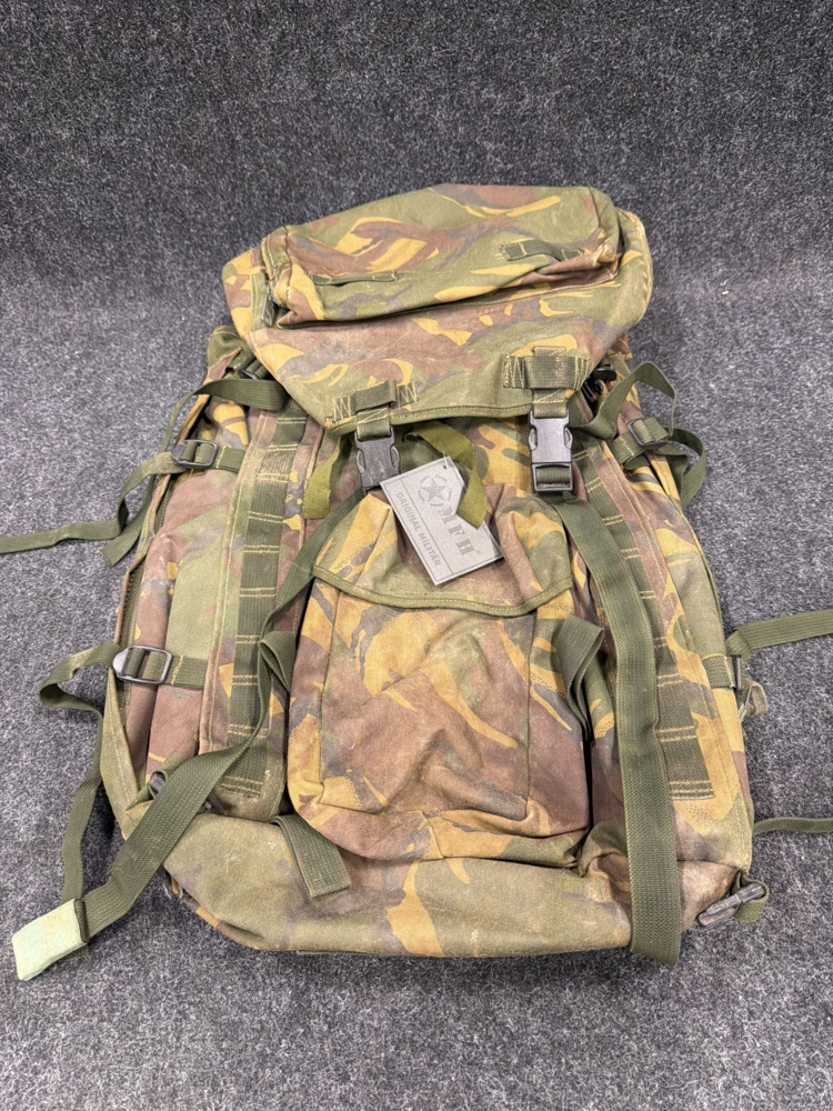 1591558-2 Militärryggsäck Max Fuchs