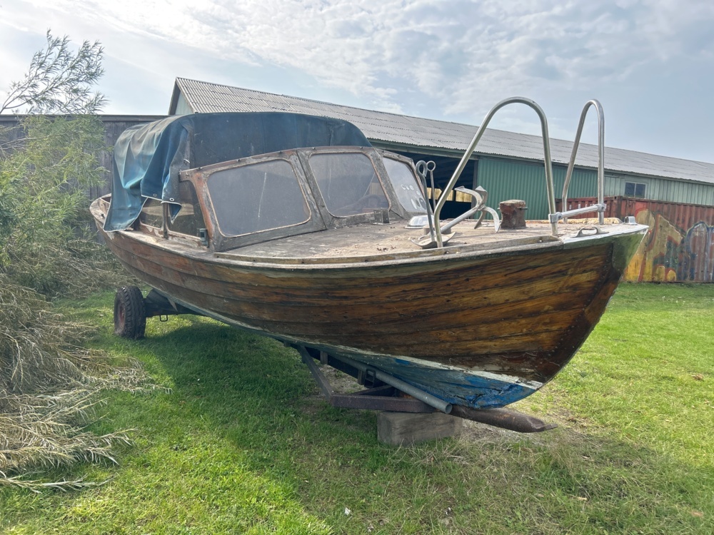 1497766-2 Wooden boat (Repair item)