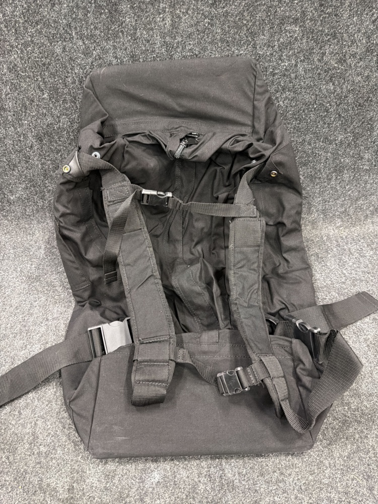 1591559-2 Militär utrustningsväska svart