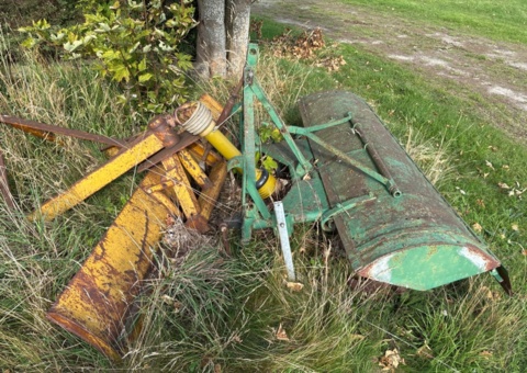 Bucket, snow blade, pallet forks, etc. (Renovation item)