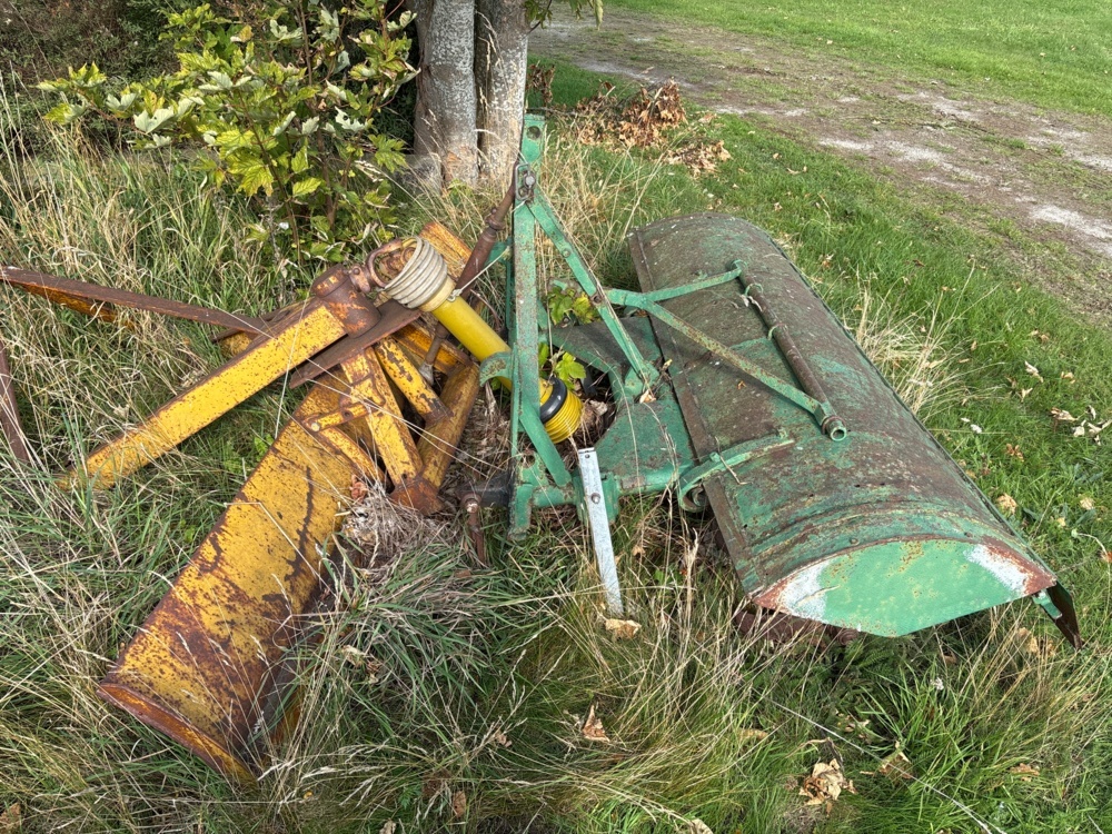 1497768-1 Bucket, snow blade, pallet forks, etc. (Renovation item)