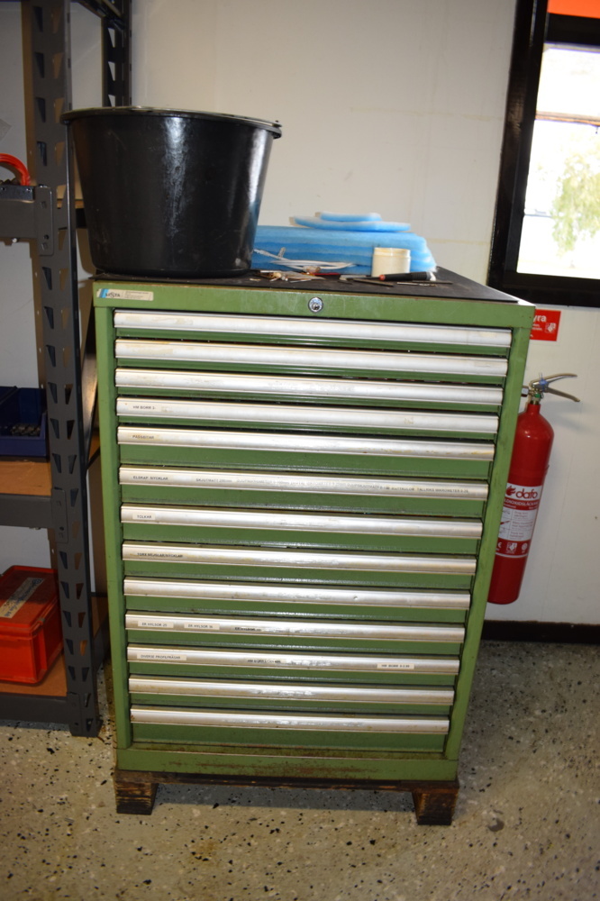 1452854-1 List cabinet 13 drawers, gauges, sleeves etc.