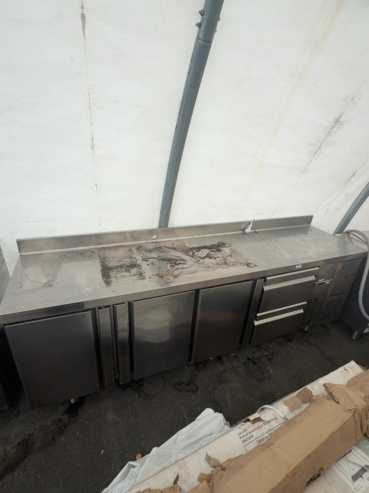 1491720-1 Rostfri kylbänk med 3 skåp och 2 lådor - GGM Gastro