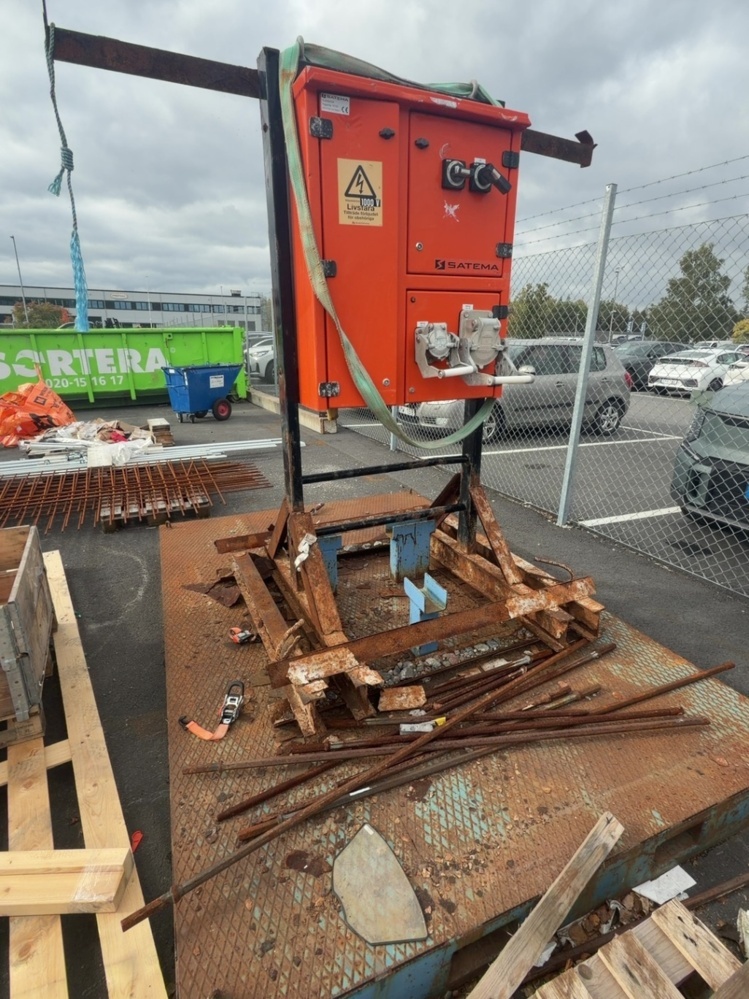 1491726-1 Elskåp med metallfundament - Satema Riggskåp 74150