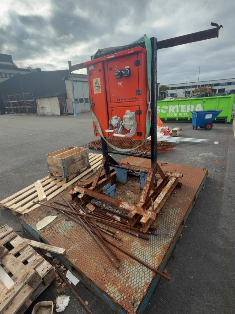 1491726-2 Elskåp med metallfundament - Satema Riggskåp 74150