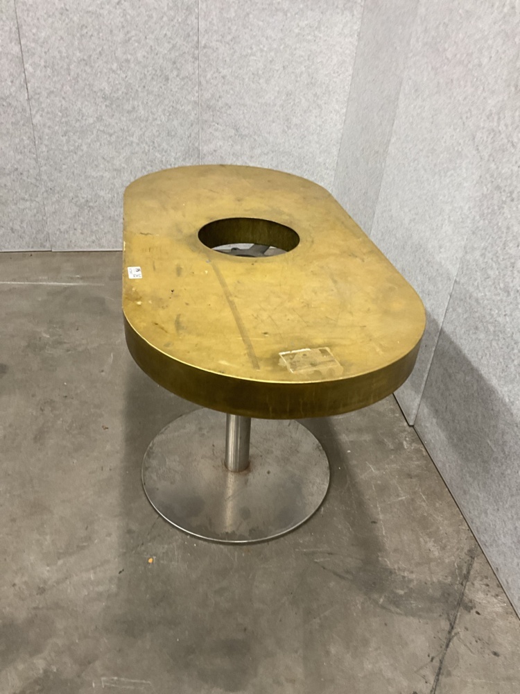 1473997-2 Table with Copper-colored top