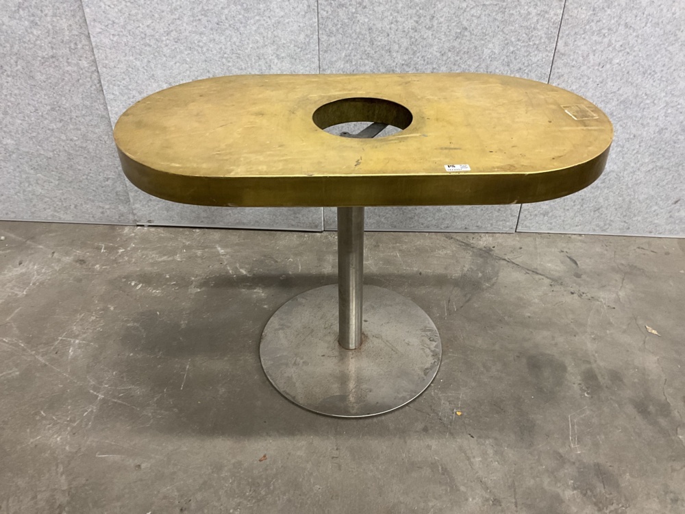 1473997-1 Table with Copper-colored top