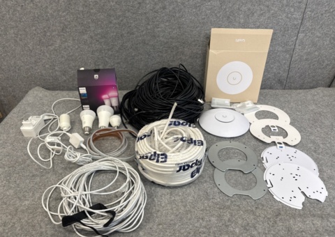 WIFI-puck U6 Pro och smarta lampor Philips HUE
