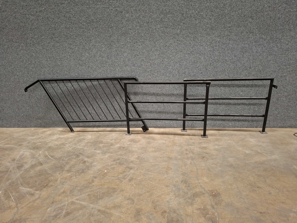 1591711-1 3 pcs Black painted steel railings