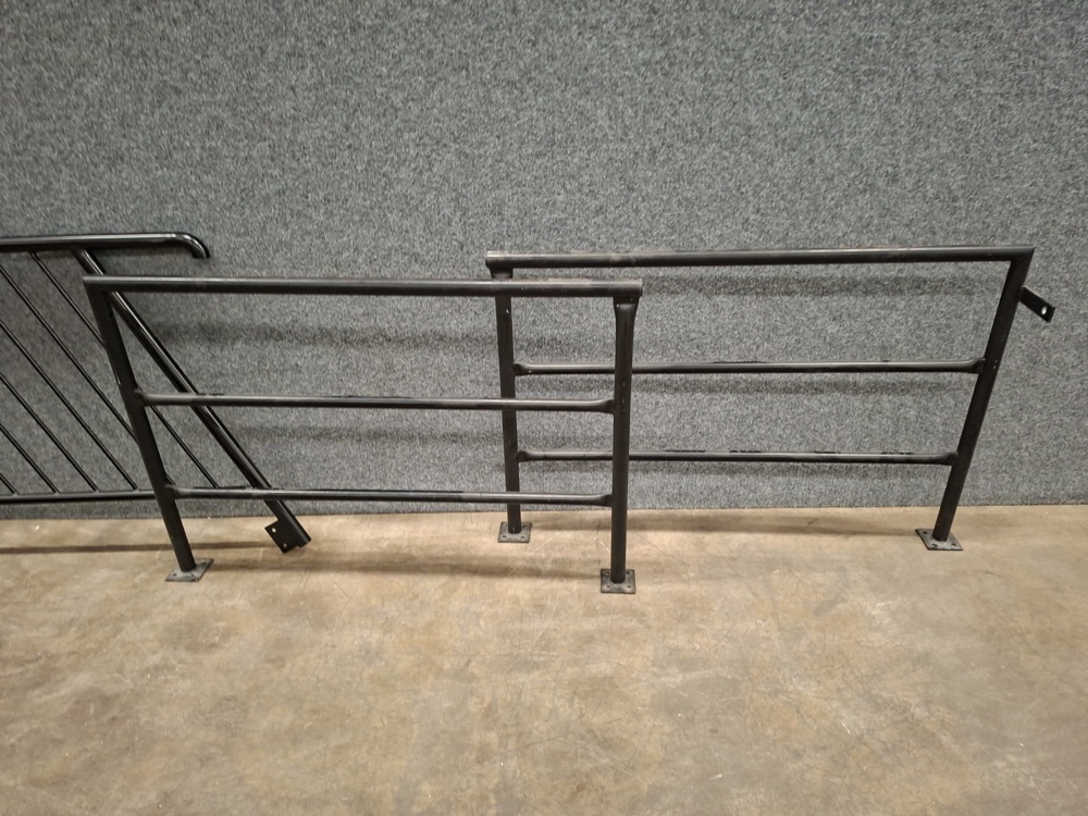 1591711-2 3 pcs Black painted steel railings