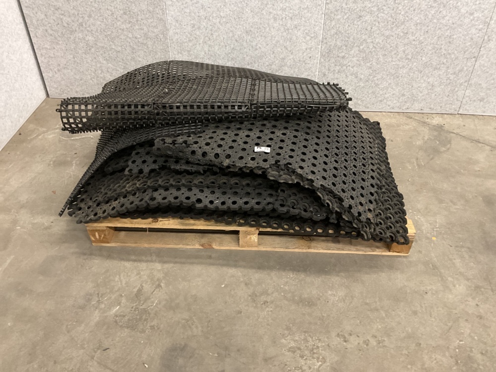 1474004-1 17 pcs. Rubber mats