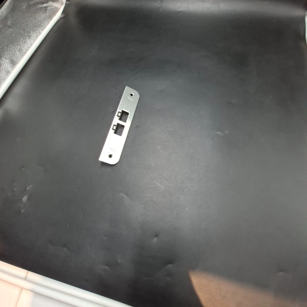 1590432-2 Strike plates, 18 pcs - dormakaba