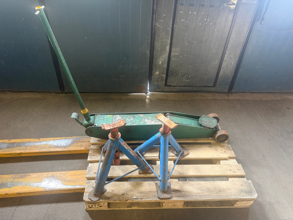 895000-1 Jack & Jack stands 2pcs