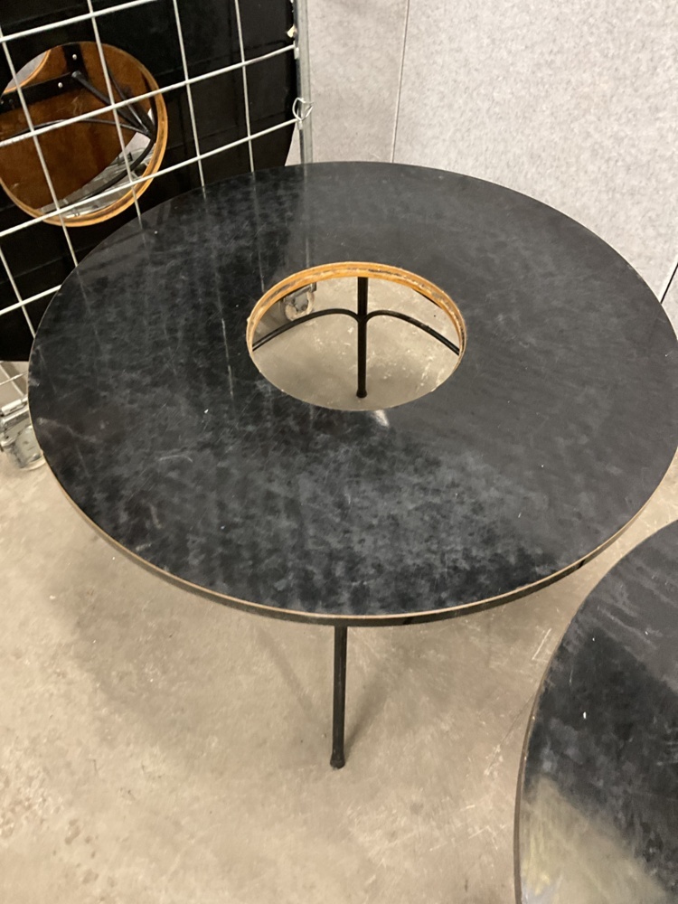 1474017-2 4 pcs. Round tables